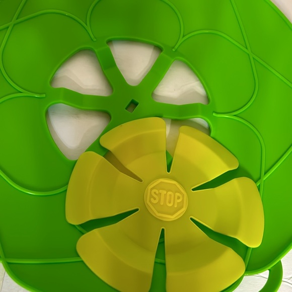 Kochblume TWO Silicone Bowl Pot Lid Covers Spill Stopper Cooking Tool Flower - Picture 5 of 5